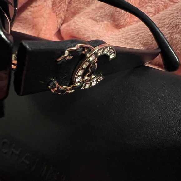 Exquisite pair of Chanel sunglasses - Picture 2 of 4